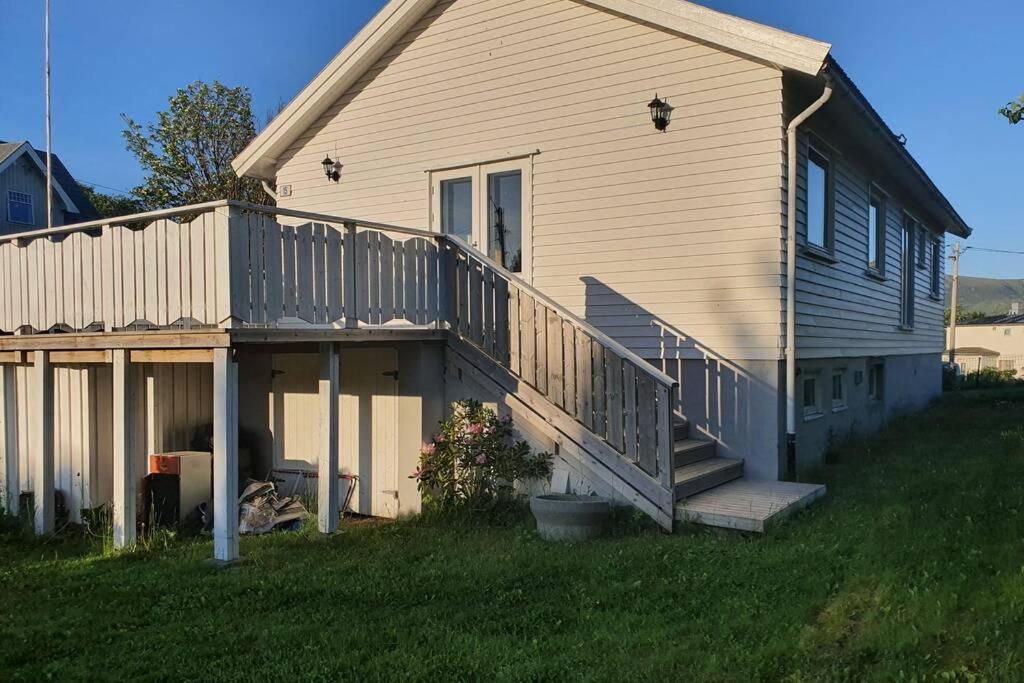 Hus Sentralt I Lofoten Apartment Leknes Exterior photo